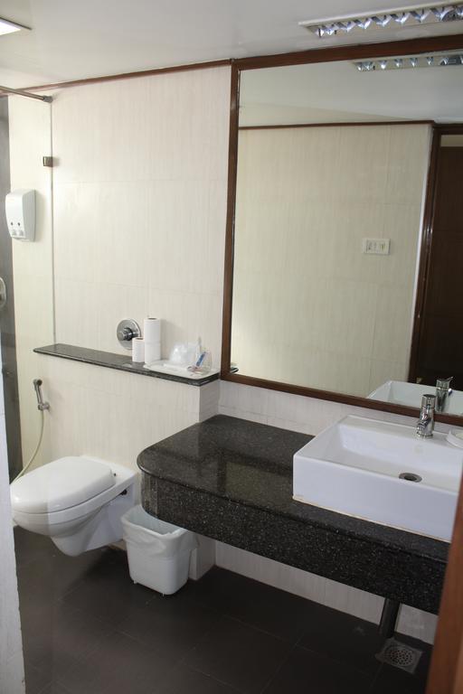 The Lotus Apartment Hotel, Venkatraman Street Chennai Exterior photo