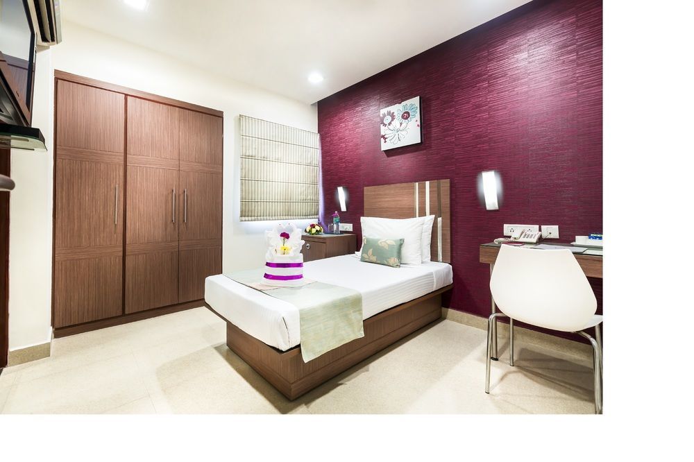 The Lotus Apartment Hotel, Venkatraman Street Chennai Exterior photo
