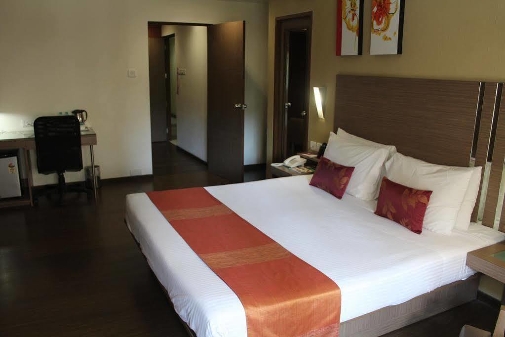The Lotus Apartment Hotel, Venkatraman Street Chennai Exterior photo