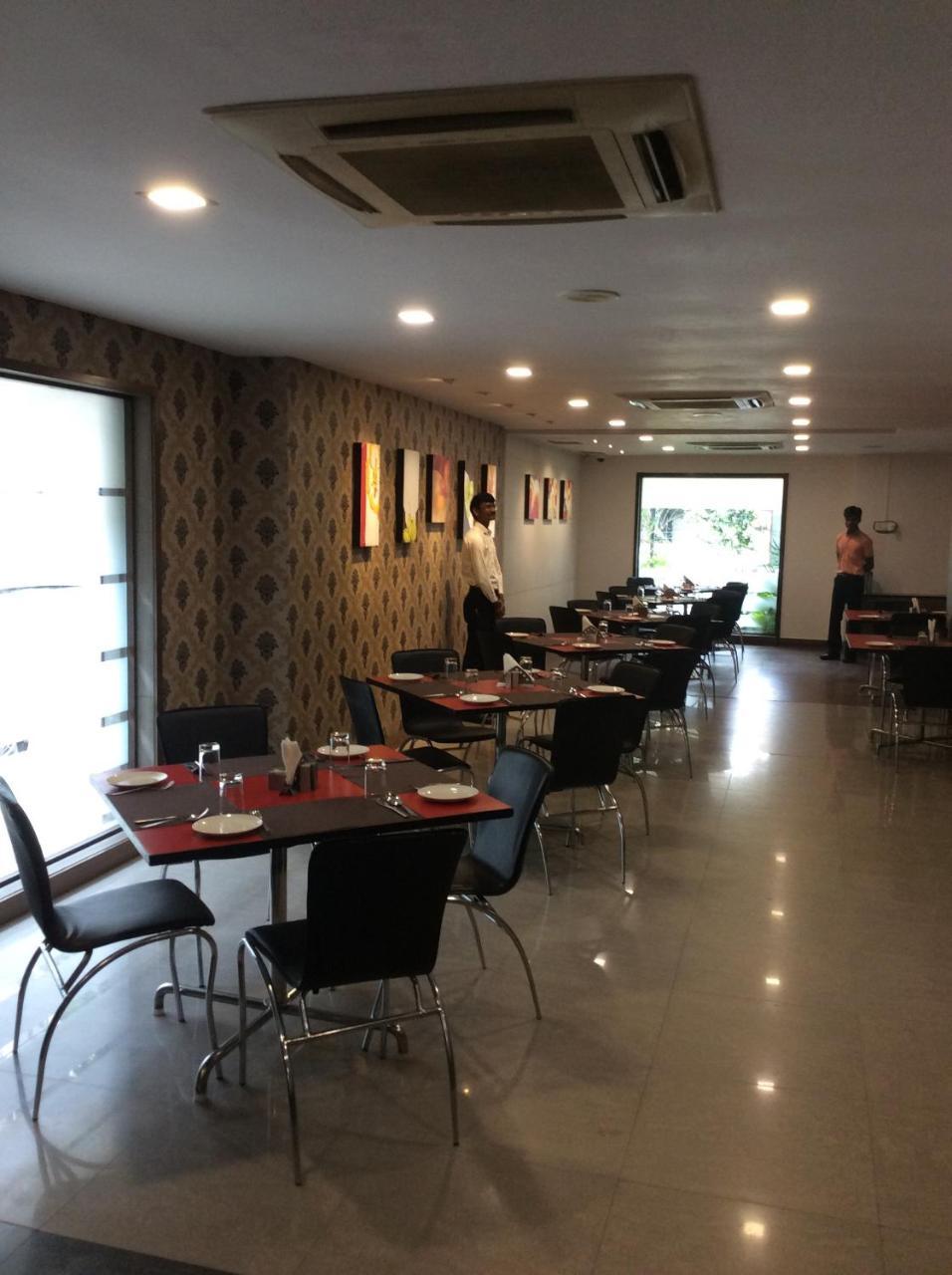The Lotus Apartment Hotel, Venkatraman Street Chennai Exterior photo